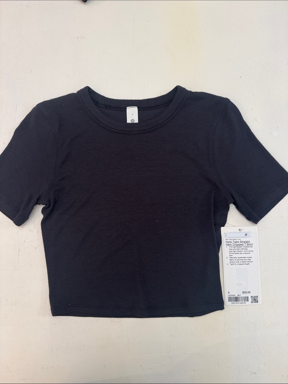 Lululemon hold tight straight, hem, cropped T-shirt, black size 4 NWT